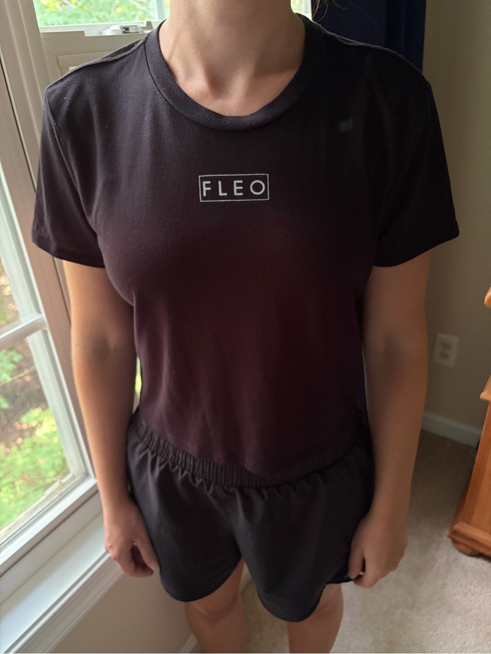 Fleo Solid Black Cropped Athletic T-Shirt Size Medium